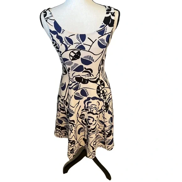 Anthropologie Vanessa Virginia Ink Set Bloom Fit &
Flare Dress Size 2 - Picture 2 of 9